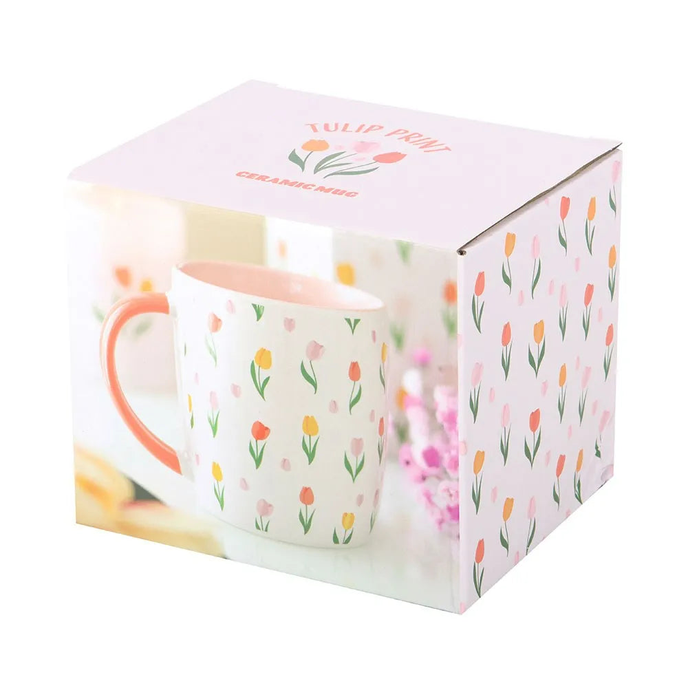 Mug with floral design in a decorative box